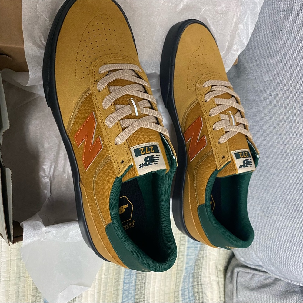 NB Numeric 272- US mens 10.5